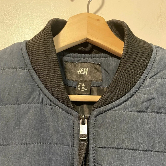 H&M Men's  Navy Padded Puffer Outdoor Vest - Picture 5 of 7